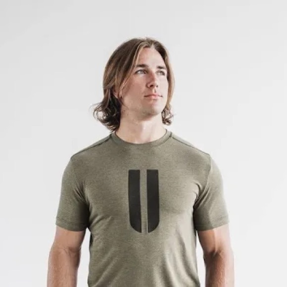 Nobull  Mens Shirt Green Stretchy Gym Lifting Work out training Muscle Sz M - Picture 1 of 7